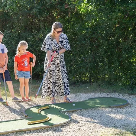Camping Spacieux Avec Terrasse Pour 8 Personnes - Api-1-52-1342